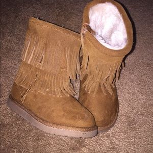Fringe boots. Lined in faux fur. Size 8 toddler